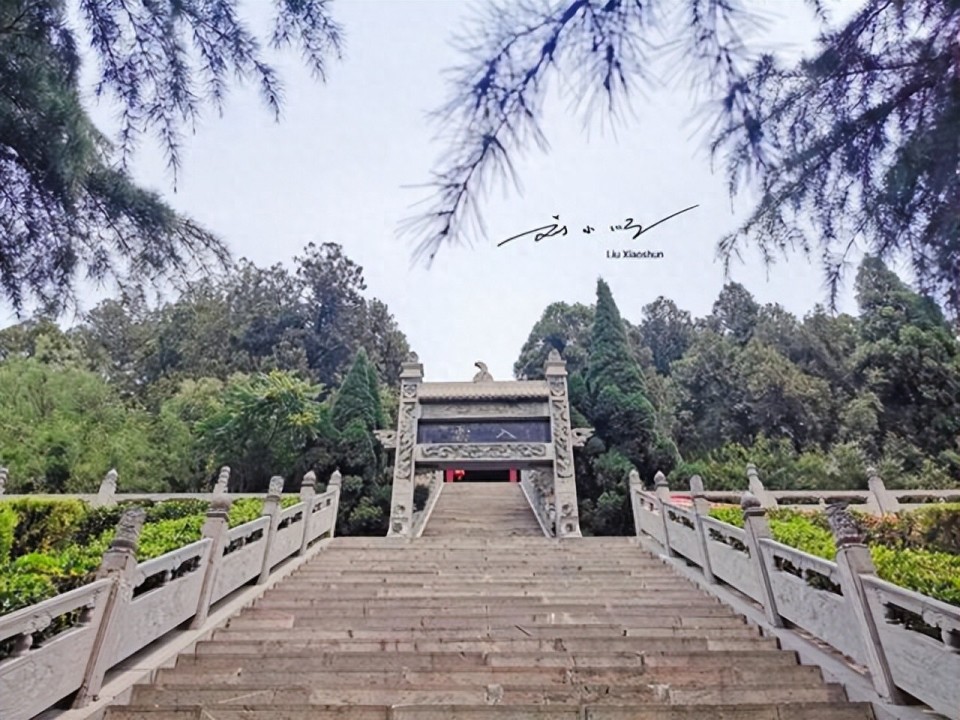 曾与嵩山少林寺齐名，如今却游客稀少，河南这座寺庙太“落魄”？