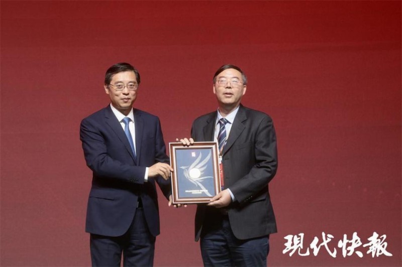 “金凤凰”奖章获得者顾建军：携手凤凰，领跑我国中小学技术与工程教育