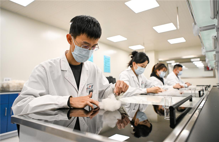 　　分梳山羊绒含粗率含杂率检测。