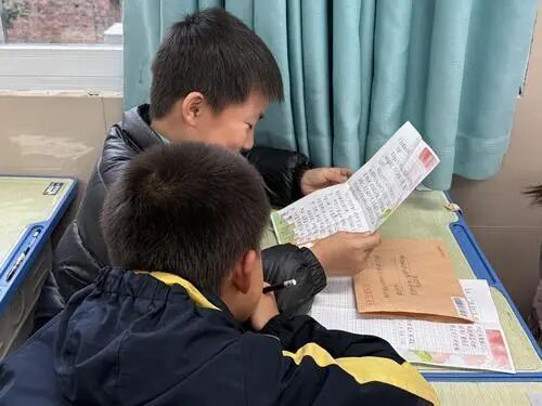 你有“笔友”吗？这里的小学生，有份浪漫的“作业”_腾讯新闻