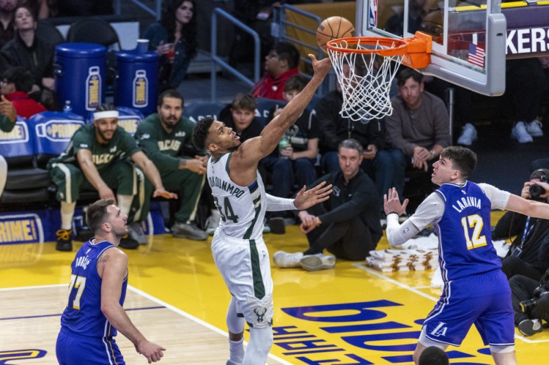 篮球——NBA常规赛:雄鹿胜湖人_腾讯新闻